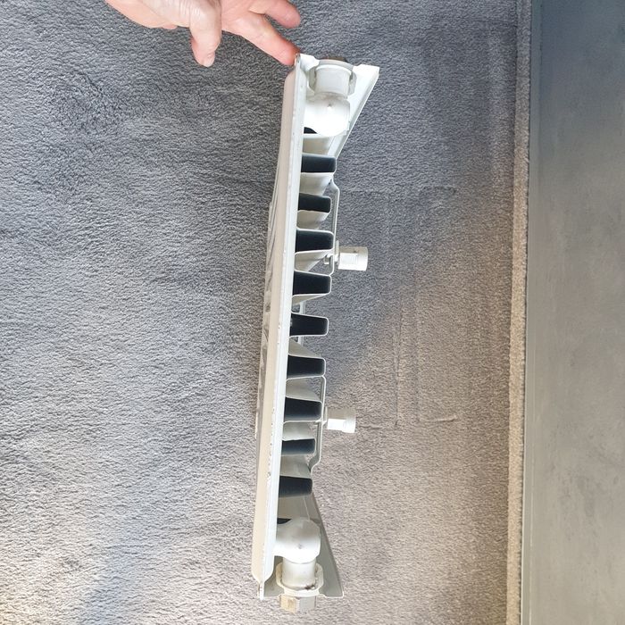 Vând radiator/ calorifer nou