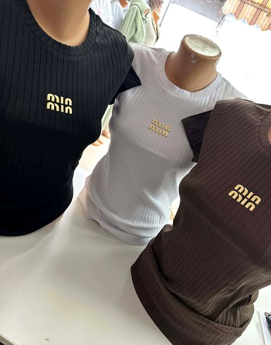 Дамски блузи с къс ръкав