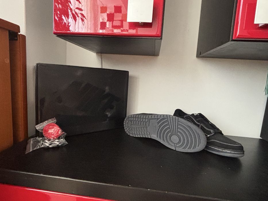 Jordan 1 Phantom marimea 44