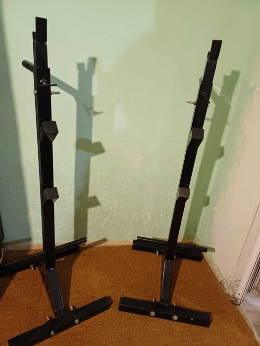 Нови фитнес уреди за кофички.Има стойки за дискове и лост за щанги.