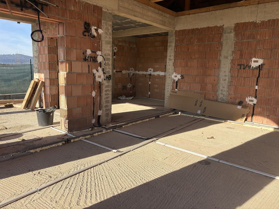 Vand casa la rosu(130mp utili)