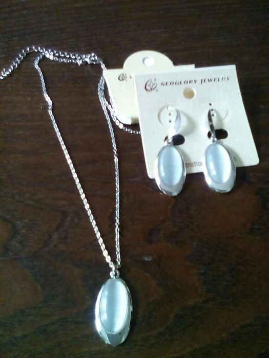 Комплект обеци и колие