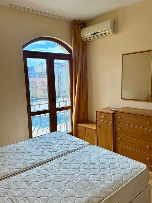 Двустаен апартамент в Обзор