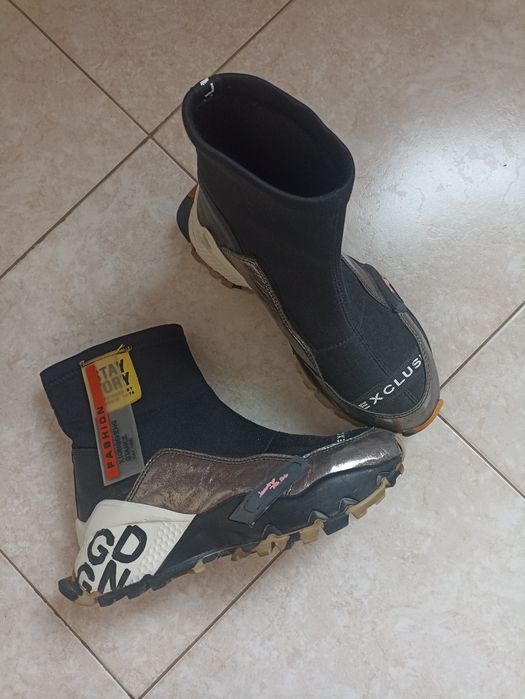 Продавам ластични боти