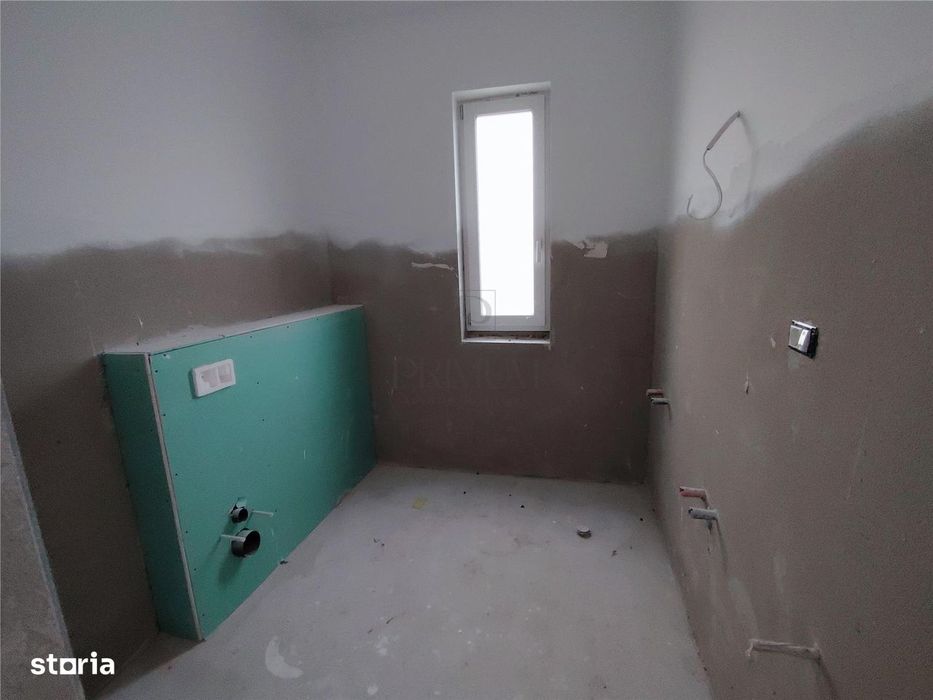Duplex Cu Panouri - 5 Camere - 3 Bai