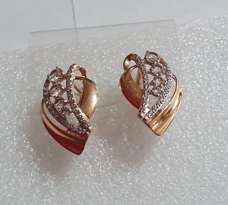 Серьги    золотые.