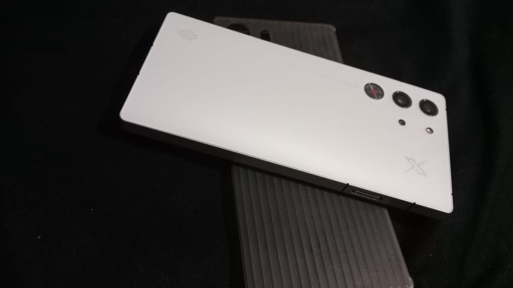 Red megic 10 pro Elit pratsessor. Очень мощный телефон для игр.