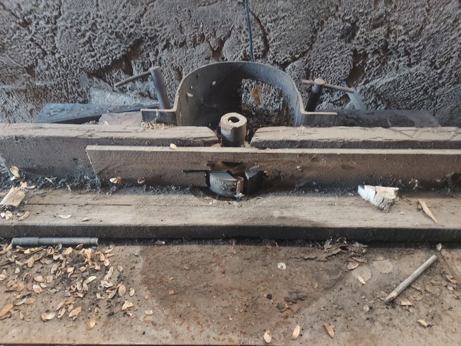 Продам два стола слесарных