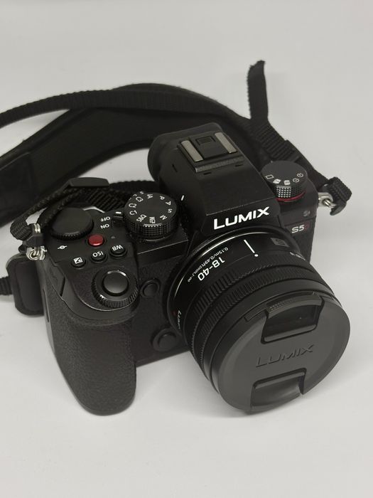 Lumix S5D + 18-40