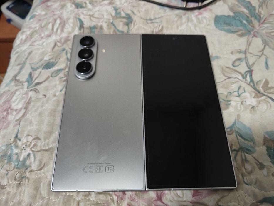 Samsung galaxy Z fold 7 . 12/512 gb.