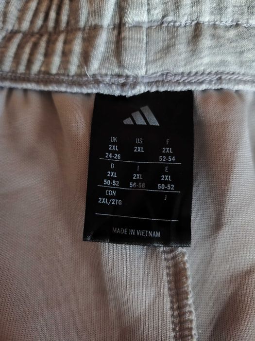 Оригинално долните Adidas