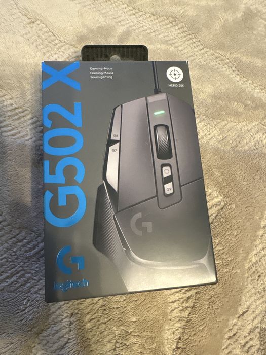 това е логитек г502х и една от най добрите мишки на пазара продавам я защото не ми трябва в перфектно състояние е чисто нова и да страхотна е .