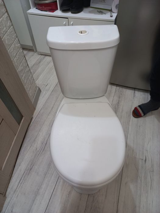 Продаеться унитаз