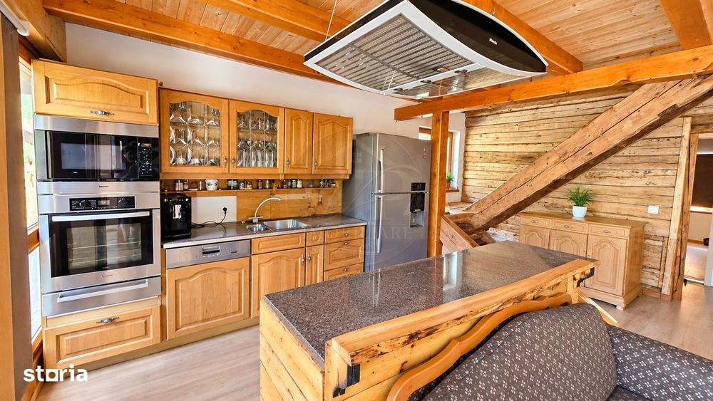 Casa de vacanta cu 3 camere,1500 mp teren,Intregalde