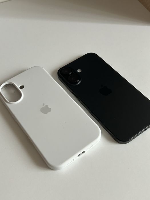 Iphone 16 black.