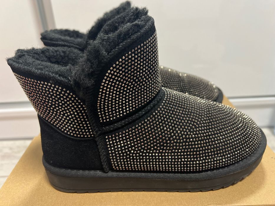 Черни боти от естествен велур с пух