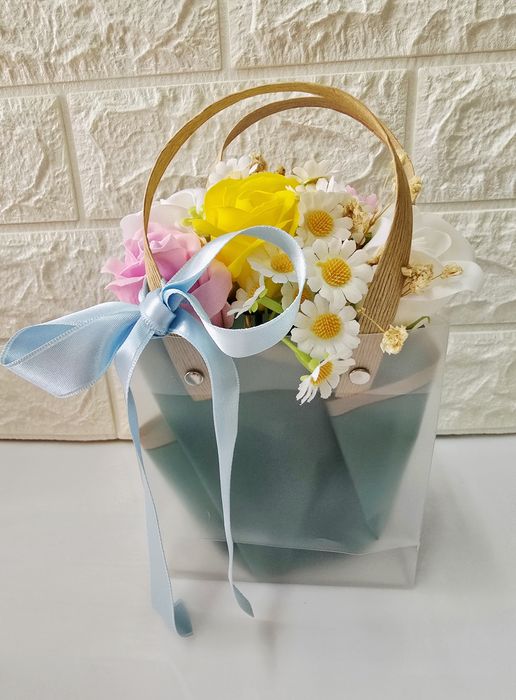 Аранжировка от сапунени рози и цветя