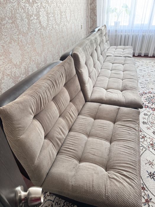Продам диван  4 м раскладной.