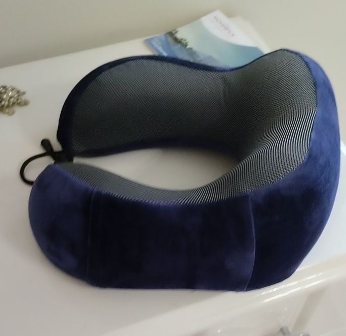 Подушка для шеи дорожная