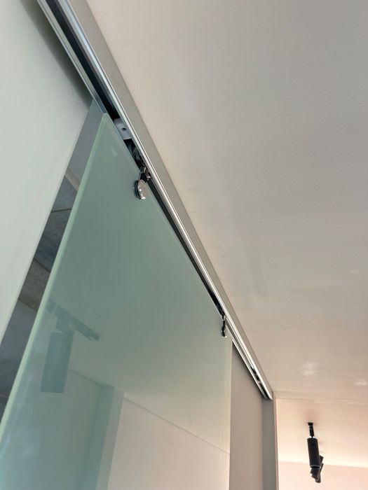 Стъклена плъзгаща система