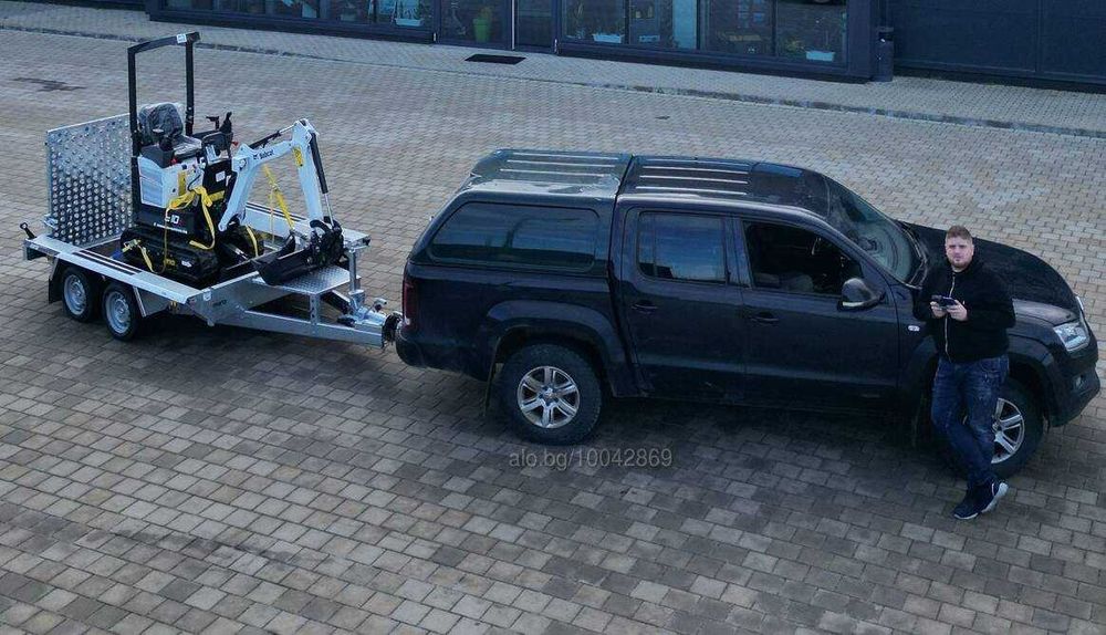 Компактен Мини Багер БОБКАТ 1.2 тона за извършване на услуги