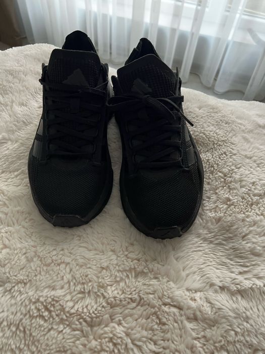Дамски маратонки Adidas Avryn_X с мрежа