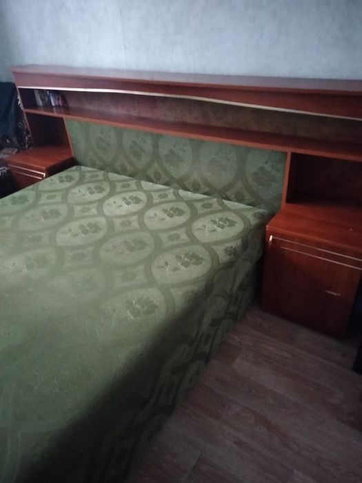 Продам кровать с тумбочками