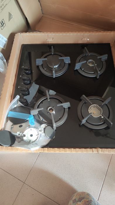 Нов стъклокерамичен газов плот за вграждане 4 котлона