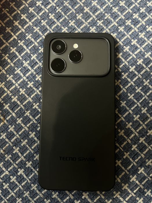 Продаю телефон Tecno spark 40