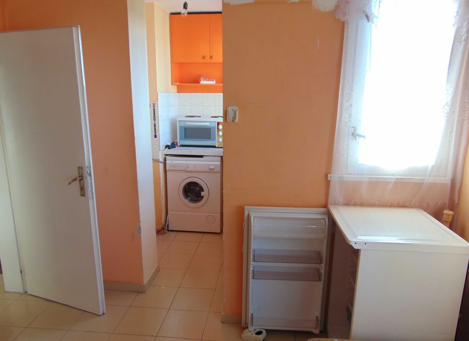 Дава се под наем Едностаен апартамент в Плевен, Идеален център - 48 кв.м за 153 € - Снимка #2