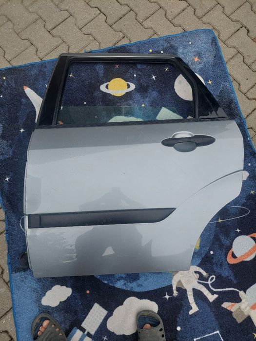 Usa spate stanga ,ford focus break.Fara rugina.