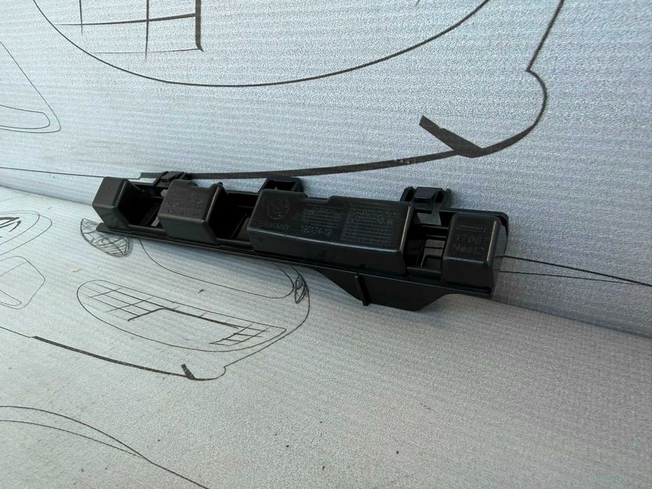 Suport Ghidaj Prag Lateral Dreapta Fata BMW Seria 4 F32 F33 F36 2016 / 2014-2021 Cod OEM 51777294888 (5C2)