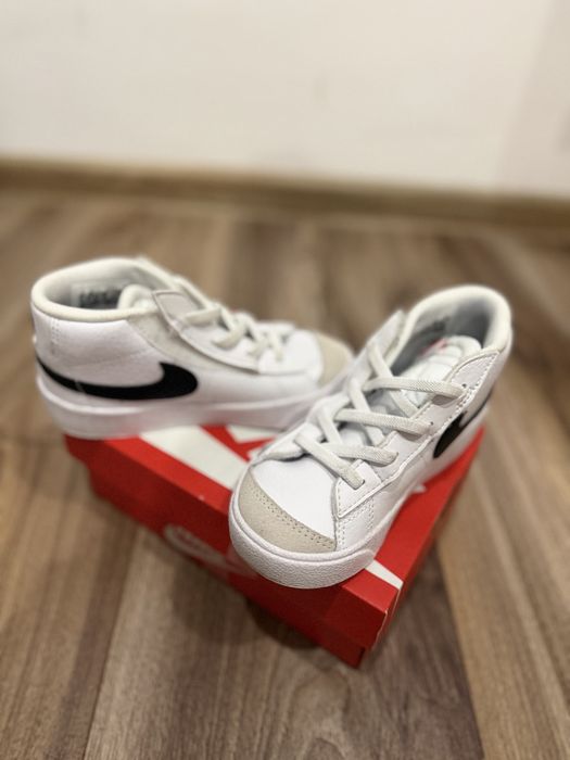 Adidasi nike marimea 25