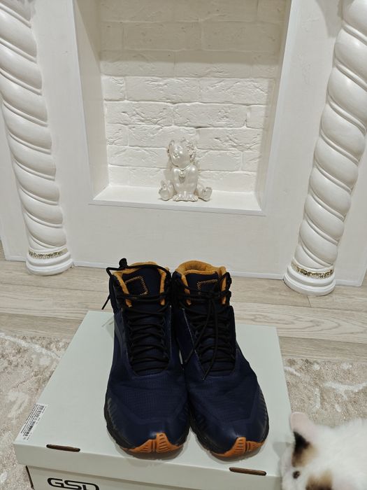 Продам мужские кросовки евро зима- осень