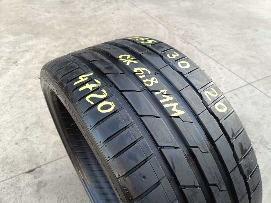 O anvelopa de vara 255 30 20 hankook ventus S1 evo 3 cu 6,8 mm