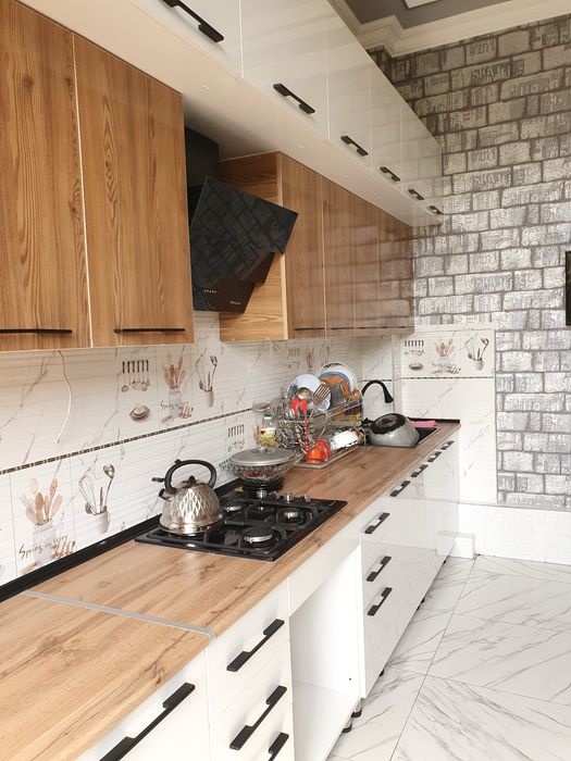 Кухня сотилади хаммаси ичида размер 4.60