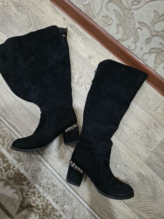 Продам женские сапоги