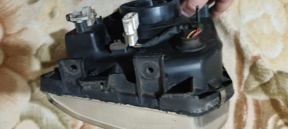 Фара на мицубиси паджеро