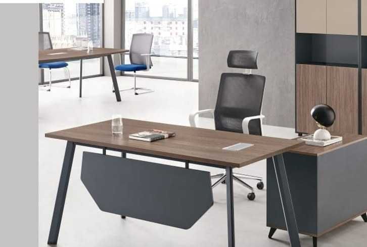 Офисные столы и тумбы