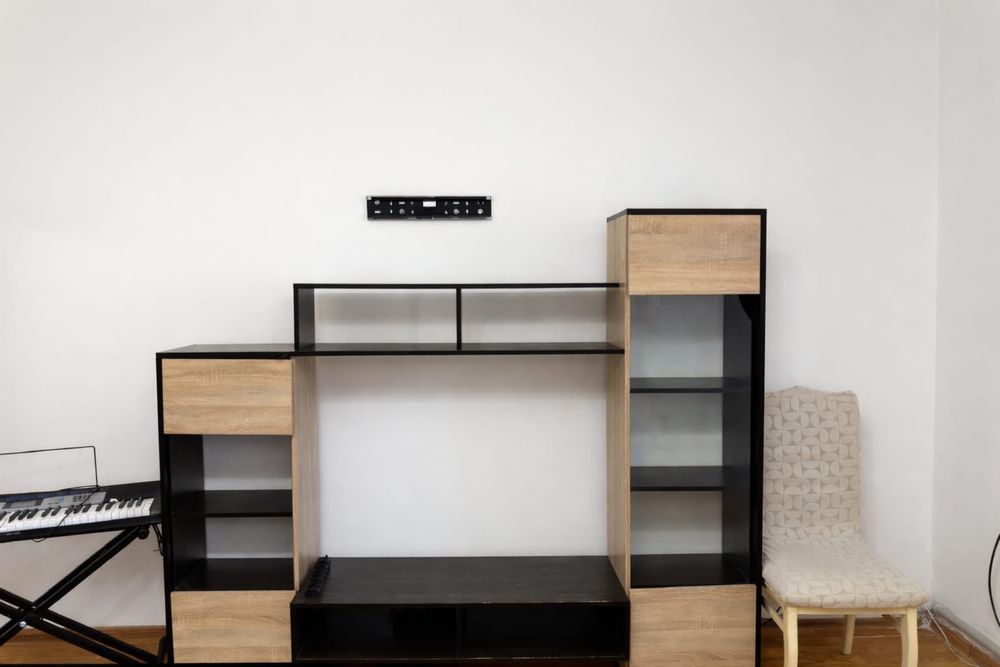 Шкаф коричнево-бежевый