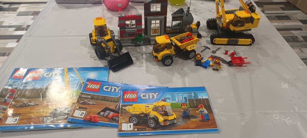 Продавам лего 60076