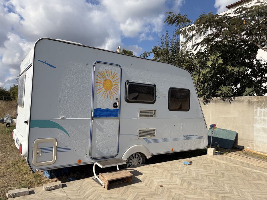 Rulotă Caravelair Antares Luxe 390 (An 2002) – Înmatriculată RO, FĂRĂ infiltrații, Ușoară (830 kg)