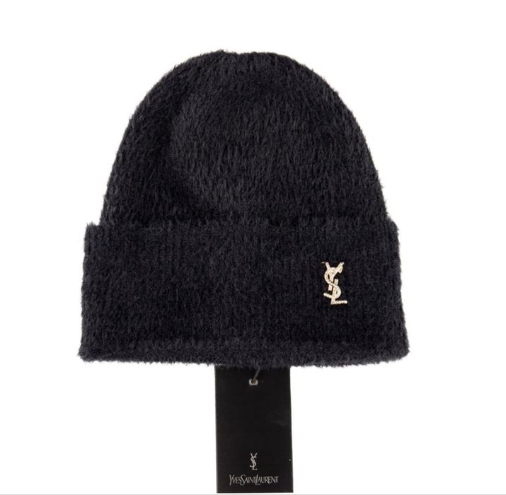 Дамска зимна шапка