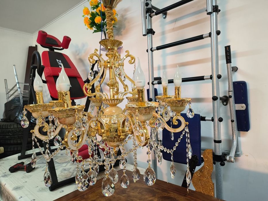 Продается Люстра