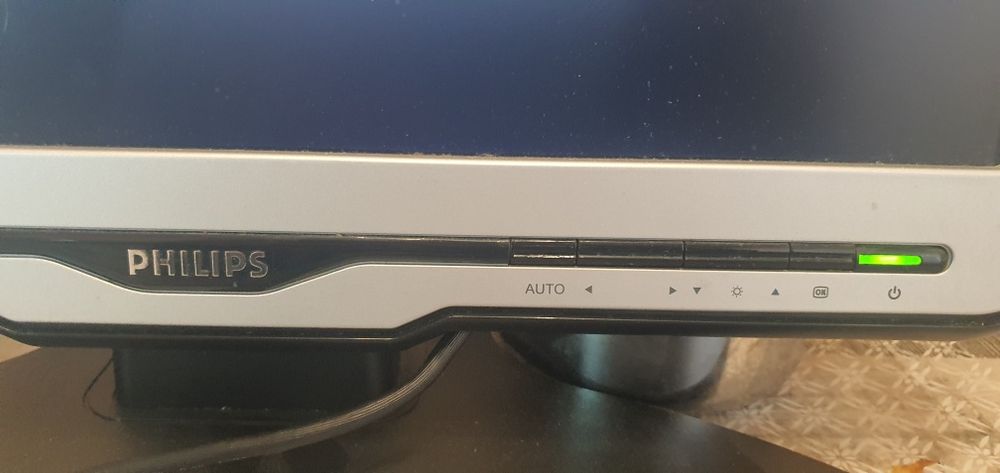 Продавам монитор PHILIPS