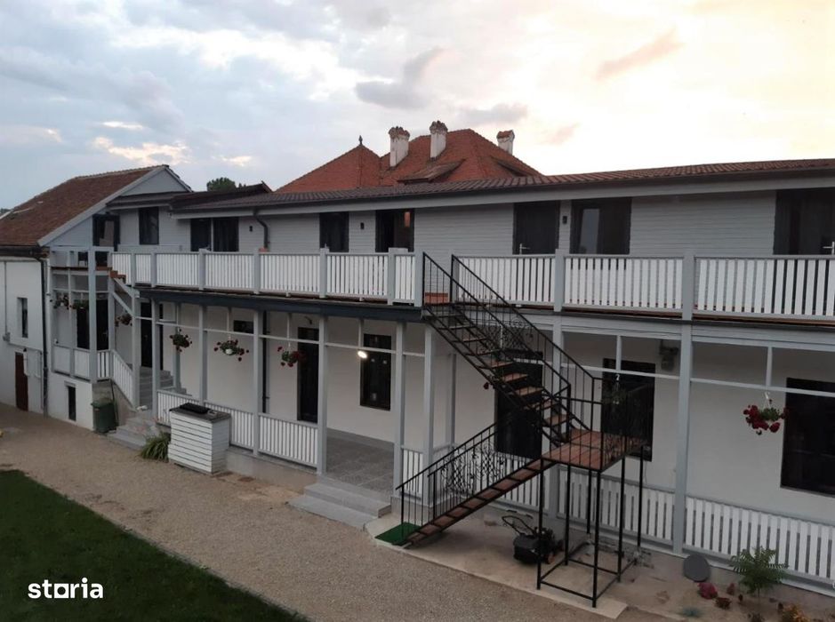 Apartament cu 3 camere - curte cu foisor + spatiu parcat masina