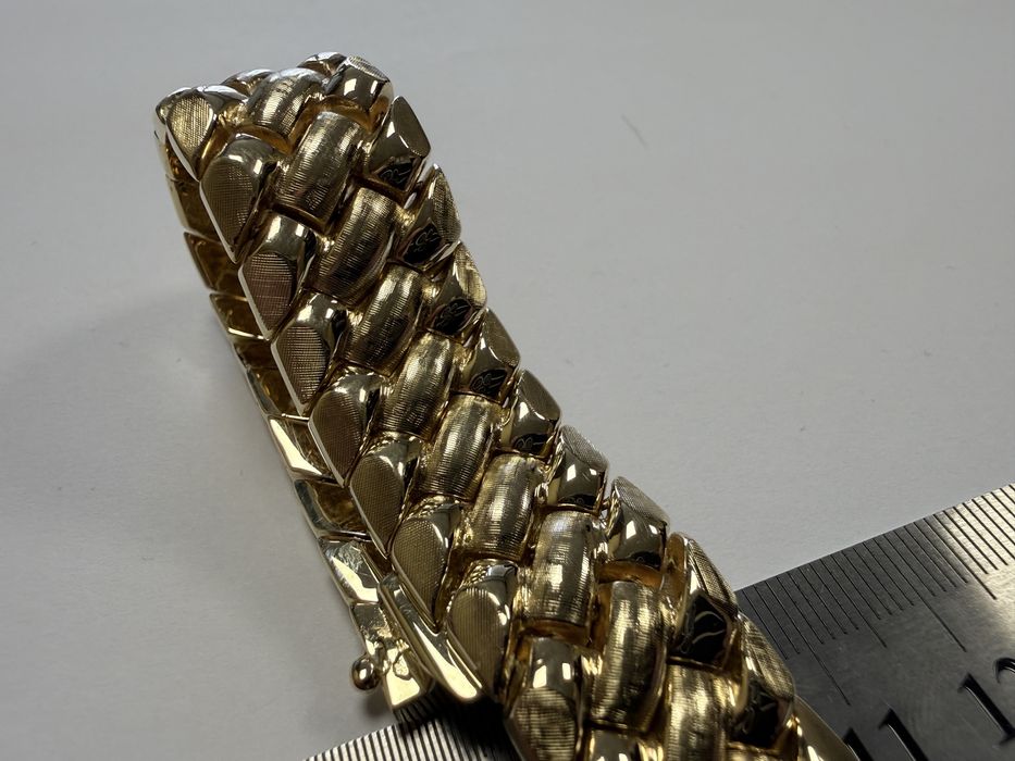 Златна гривна 35.6гр 18/750 карата