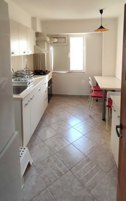 Apartament 3 camere, spațios, luminos și liniștit, cu vedere spre parc și lac