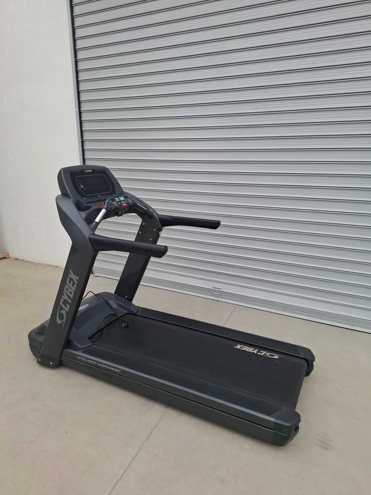 Бягаща пътека Cybex 625T