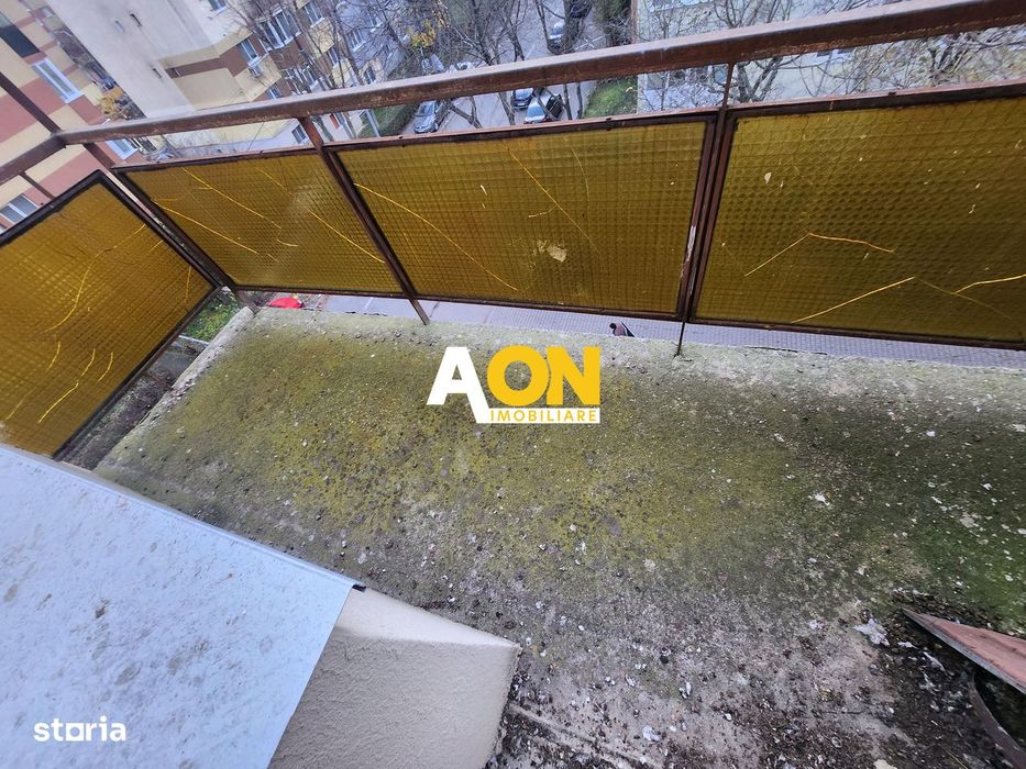 De vanzare apartament 3 camere, Cetate